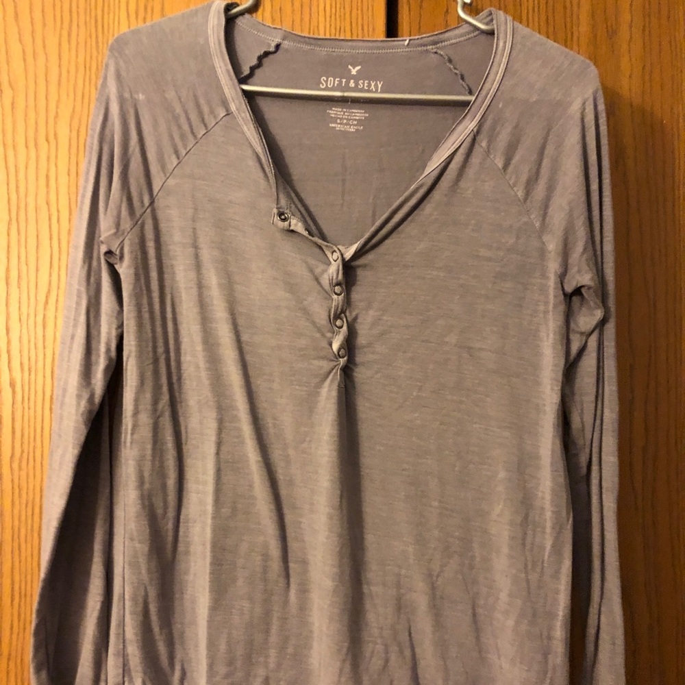 Grey American Eagle shirt - small